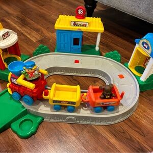Fisher Price Little People Pop and Surprise Train Set Works Near Complete
